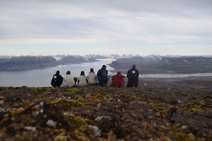 Gruppen på marmiertoppen. Ventetiden har allerede begynt på neste års feltsesong. (Foto: Victoria Engelschiøn Nash) Gruppen på marmiertoppen. Ventetiden har allerede begynt på neste års feltsesong. (Foto: Victoria Engelschiøn Nash)