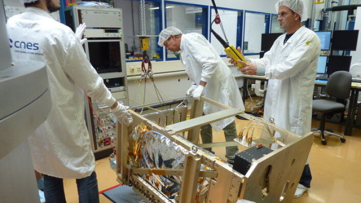 Pharao blir levert til ESA-labben. (Foto: ESA) Pharao blir levert til ESA-labben. (Foto: ESA)