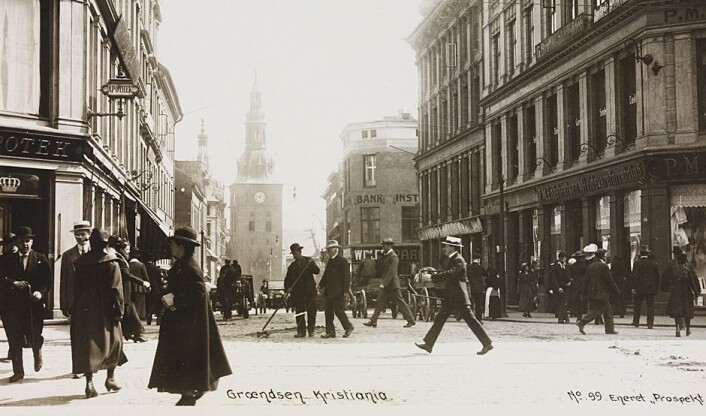 Fra Grensen i Kristiania. (Foto: (Postkort/Nasjonalbiblioteteket)) Fra Grensen i Kristiania. (Foto: (Postkort/Nasjonalbiblioteteket))
