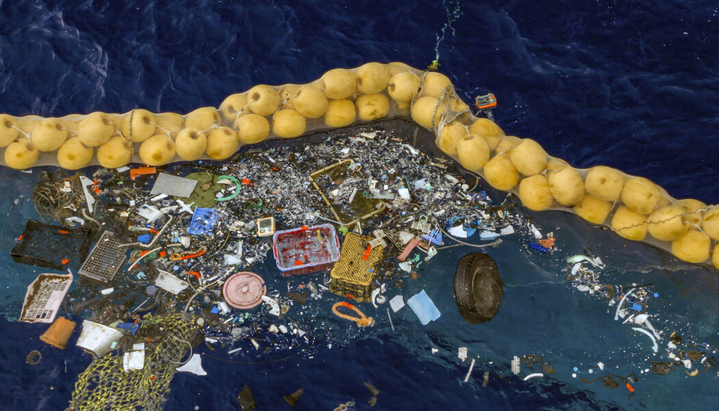 Her ser du en oppryddningsaksjon gjennomført av The Ocean Cleanup i Stillehavet mellom California og Hawaii. Store mengder plastsøppel i forskjellig størrelse har havnet i lensen. Foto: The Ocean Cleanup via AP Her ser du en oppryddningsaksjon gjennomført av The Ocean Cleanup i Stillehavet mellom California og Hawaii. Store mengder plastsøppel i forskjellig størrelse har havnet i lensen. Foto: The Ocean Cleanup via AP