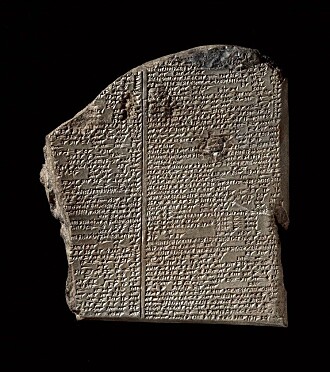 Denne leirtavlen med kileskrift inneholder en del av eposet om Gilgamesh som ble funnet i Ashurbanipals kongelig bibliotek. (Bilde: Offentlig eiendom) Denne leirtavlen med kileskrift inneholder en del av eposet om Gilgamesh som ble funnet i Ashurbanipals kongelig bibliotek. (Bilde: Offentlig eiendom)