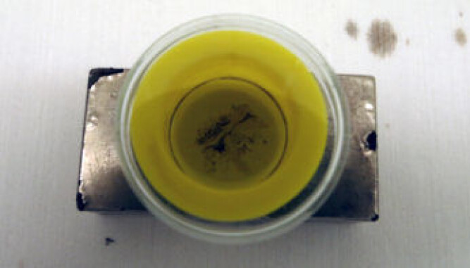 This lab thimble is full of nano-sized supercrystals. The pattern you can see is from the supercrystals arranging themselves. (Photo: Nancy Bazilchuk/NTNU) This lab thimble is full of nano-sized supercrystals. The pattern you can see is from the supercrystals arranging themselves. (Photo: Nancy Bazilchuk/NTNU)