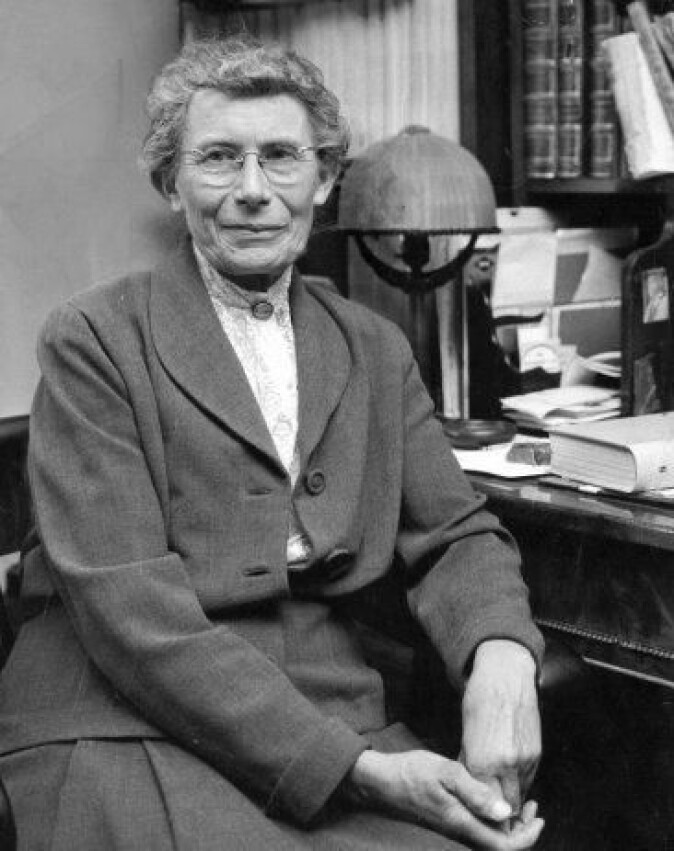 Inge Lehmann (1888–1993) er den glemte seismologen som i 1936 oppdaget jordens indre kjerne. (Foto: OI-i.lavin) Inge Lehmann (1888–1993) er den glemte seismologen som i 1936 oppdaget jordens indre kjerne. (Foto: OI-i.lavin)