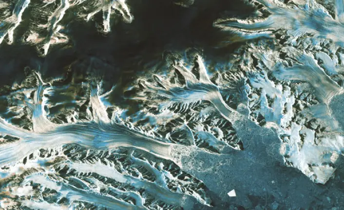 Den europeiske miljøsatellitten Sentinel-1s bilde av isbreer på den antarktiske halvøy i april 2014. (Foto: ESA) Den europeiske miljøsatellitten Sentinel-1s bilde av isbreer på den antarktiske halvøy i april 2014. (Foto: ESA)