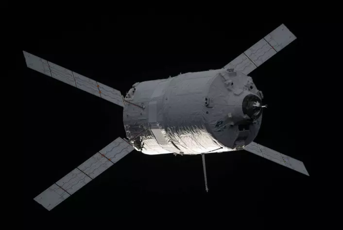 Her nærmer den 3. ATV, Edoardo Amaldi, seg den internasjonale romstasjonen i 2012. (Foto: NASA)