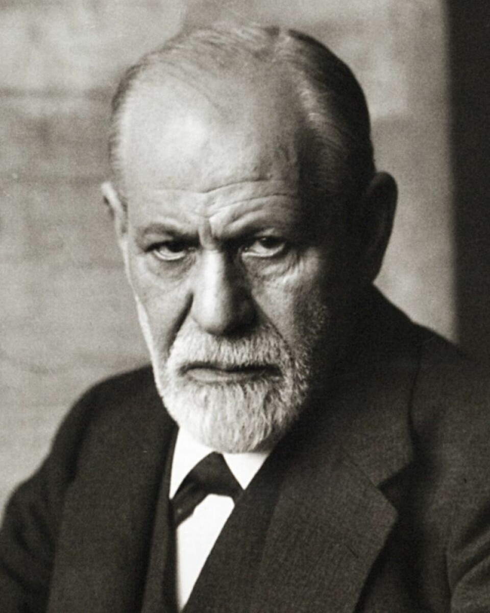 Sigmund Freud mente at små gutter har seksuelle fantasier om mora si, men så fortrenger minnene når de skjønner at fantasiene ikke er sosialt akseptable.