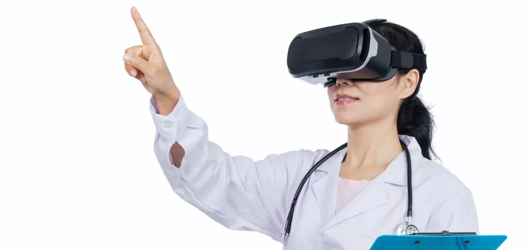 Studentene skal lære seg å håndtere medisiner i et virtuelt medisinrom. (Illustrasjonsfoto: Colourbox)