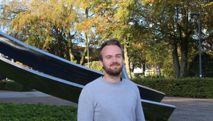 Håkon Tjeldnes er stipendiat i bioinformatikk, en forskningsgren der man bruker datakraft for å nyttiggjøre seg tilgangen på enorme mengder biologiske data. Fagfeltet har bidratt til store fremskritt i blant annet individuelt skreddersydd kreftbehandling og forståelsen av arvelige sykdommer. (Foto: Øystein Rygg Haanæs, UiB) Håkon Tjeldnes er stipendiat i bioinformatikk, en forskningsgren der man bruker datakraft for å nyttiggjøre seg tilgangen på enorme mengder biologiske data. Fagfeltet har bidratt til store fremskritt i blant annet individuelt skreddersydd kreftbehandling og forståelsen av arvelige sykdommer. (Foto: Øystein Rygg Haanæs, UiB)
