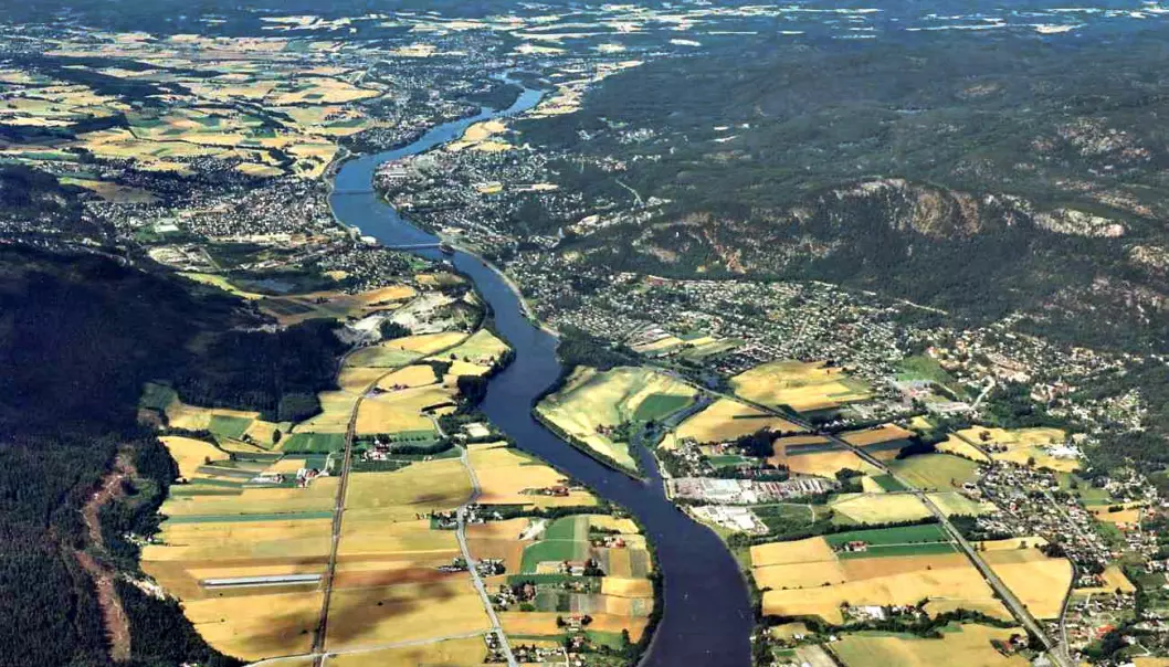 Flyfoto av Mjøndalen, Krokstadelva og Steinberg. (Utlånt av Nedre Eiker Kommune)