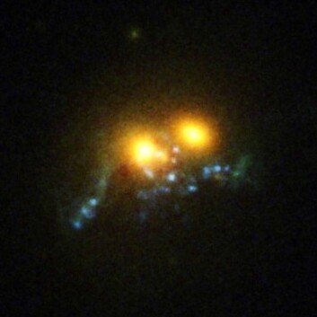 Nærbilde av galaksekollisjonen med det lyseblå perlekjedet. (Foto: NASA/HUBBLE SPACE TELESCOPE) Nærbilde av galaksekollisjonen med det lyseblå perlekjedet. (Foto: NASA/HUBBLE SPACE TELESCOPE)