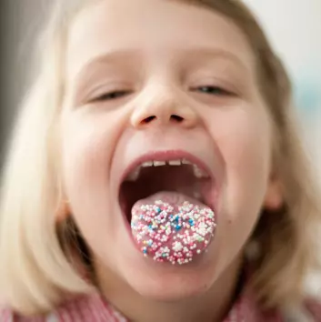 Barn får smaken på søtt gjennom brus og godteri, og det kan bli en livsvarig vane. (Foto: Jan Haas/NTB Scanpix)