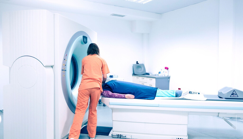 Det er ikke selve MR-prosedyren som skaper risiko for hjernekreft hos MS-pasienter. Det er snarere prosedyrens uintenderte evne til å oppdage kreft, tror forskerne. (Illustrasjon: diyanski / Shutterstock / NTB scanpix). Det er ikke selve MR-prosedyren som skaper risiko for hjernekreft hos MS-pasienter. Det er snarere prosedyrens uintenderte evne til å oppdage kreft, tror forskerne. (Illustrasjon: diyanski / Shutterstock / NTB scanpix).