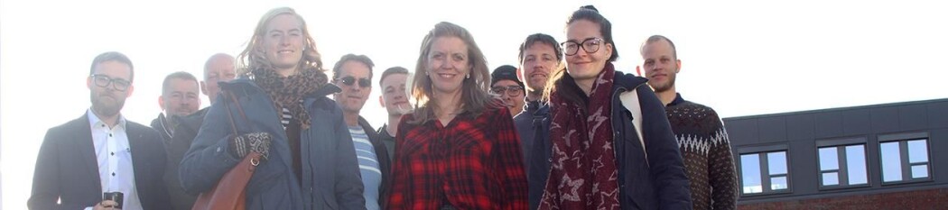 De jobber for grønn campus: Bakerst fra venstre: Andreas Vestvann Johnsen, studentleder Bodø, utviklingsleder Terje Almendingen og rådgiver Arne Martin Svartnes, Digitalisering og infrastruktur, kommunikasjonsrådgiver Svein-Arnt Eriksen, produsent Tord Apalvik, Nordlandsforskning, førsteamanuensis Roberto Rivas Hermann, Handelshøgskolen (HHN), professor Joost Andre M Raeymaekers, Fakultet for biovitenskap og akvakultur (FBA) og stipendiat Aurelien Delaval (FBA). Foran, fra venstre, miljørådgiver Marthe Melnes Bodø kommune , forskningsleder miljø Ingrid Agathe Bay-Larsen, Nordlandsforskning og Tuva Øyen, Seacirk og Inter studentforening. (Foto: Per Jarl Elle) De jobber for grønn campus: Bakerst fra venstre: Andreas Vestvann Johnsen, studentleder Bodø, utviklingsleder Terje Almendingen og rådgiver Arne Martin Svartnes, Digitalisering og infrastruktur, kommunikasjonsrådgiver Svein-Arnt Eriksen, produsent Tord Apalvik, Nordlandsforskning, førsteamanuensis Roberto Rivas Hermann, Handelshøgskolen (HHN), professor Joost Andre M Raeymaekers, Fakultet for biovitenskap og akvakultur (FBA) og stipendiat Aurelien Delaval (FBA). Foran, fra venstre, miljørådgiver Marthe Melnes Bodø kommune , forskningsleder miljø Ingrid Agathe Bay-Larsen, Nordlandsforskning og Tuva Øyen, Seacirk og Inter studentforening. (Foto: Per Jarl Elle)