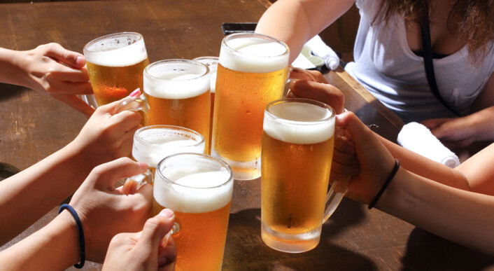 De finske forskerne ble overrasket når de fant ut hvor mye alkohol ungdommene fikk i seg. (Foto: Microstock) De finske forskerne ble overrasket når de fant ut hvor mye alkohol ungdommene fikk i seg. (Foto: Microstock)