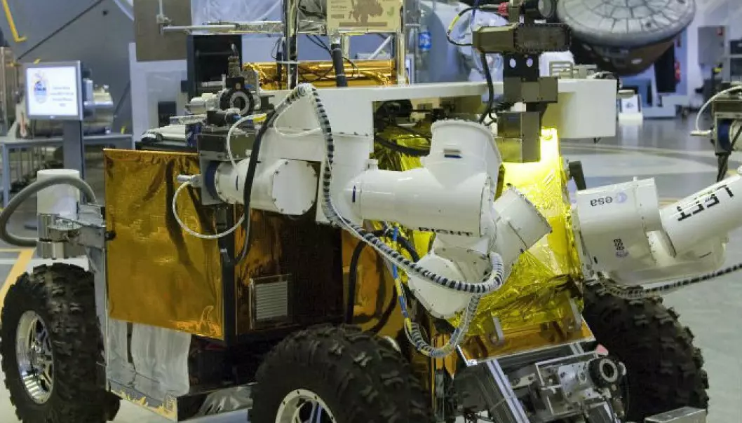 Styrer bil fra romstasjon ved hjelp av verdensrom-internett