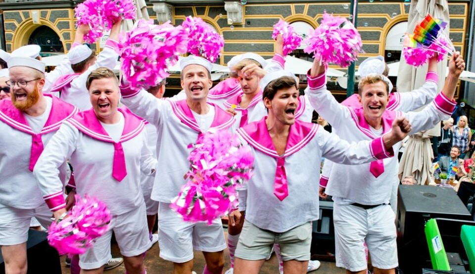 I dag er det ikke bare storbyene, men  flere småbyer som har Pride-parader og klubber for homofile og lesbiske i Sverige. Dette bildet av medlemmer av Oslo fagottkor er tatt under Europride i Oslo 2014. (Foto: Jens Sølvberg/Scanpix)