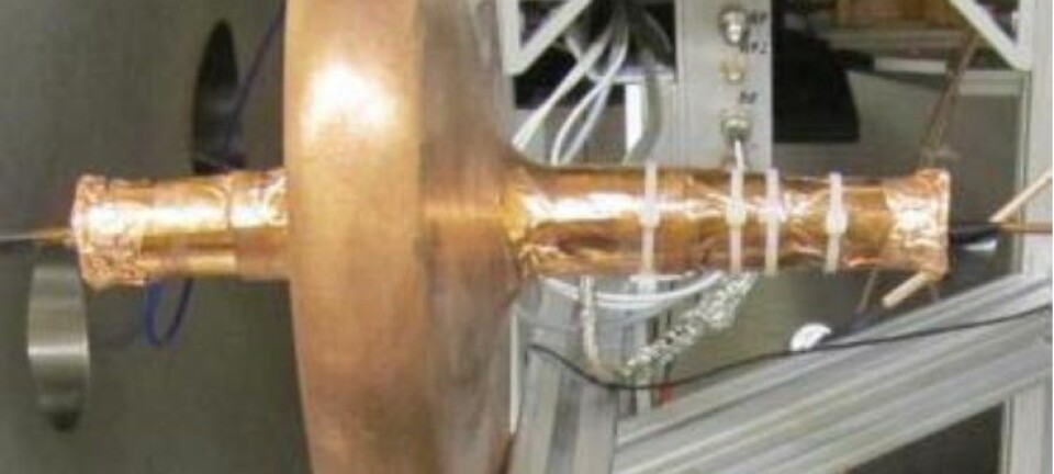 Dette er motoren NASA har testet, koblet til instrumentet som måler skyvekraft. Det er en mikrobølgemotor, som kalles en Cannea-drive. NASA
