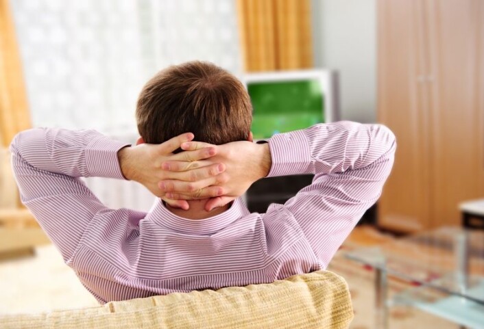 Å slappe av foran TVen kan ha god effekt mot stressende arbeidsdager. (Foto: (Illustrasjonsbilde: Colourbox)) Å slappe av foran TVen kan ha god effekt mot stressende arbeidsdager. (Foto: (Illustrasjonsbilde: Colourbox))