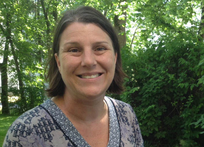 Alexandra Brewis Slade forsker på stigmatisering av mennesker med fedme. Her er hun i hagen utenfor Det Norske Videnskaps-Akademi. (Foto: Ingrid Spilde) Alexandra Brewis Slade forsker på stigmatisering av mennesker med fedme. Her er hun i hagen utenfor Det Norske Videnskaps-Akademi. (Foto: Ingrid Spilde)