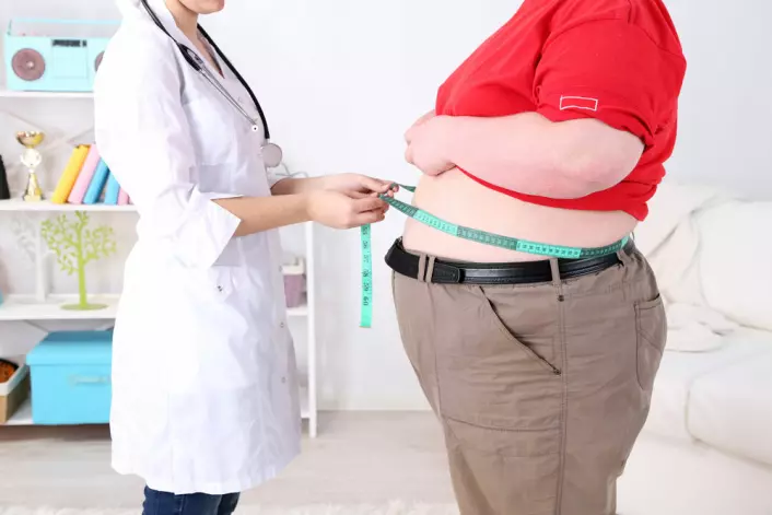 Mennesker med fedme kan oppleve at legen bare ser fedmen, og at svaret på alle problemer blir å slanke seg. (Illustrajonsfoto: Microstock)