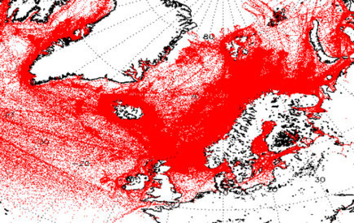 Hver rød prikk representerer et AIS-signal fra et skip. Langs kysten nord for Tyskland er det hvitt. Det betyr ikke at farvannet er tomt, men at det er så mange samtidige signaler at mottakeren ikke klarer å skille dem. Dette er imidlertid ikke noe stort problem i nordområdene, som AISSat 1 og 2 først og fremst skal overvåke. (Foto: (Figur: Forsvarets Forskningsinstitutt)) Hver rød prikk representerer et AIS-signal fra et skip. Langs kysten nord for Tyskland er det hvitt. Det betyr ikke at farvannet er tomt, men at det er så mange samtidige signaler at mottakeren ikke klarer å skille dem. Dette er imidlertid ikke noe stort problem i nordområdene, som AISSat 1 og 2 først og fremst skal overvåke. (Foto: (Figur: Forsvarets Forskningsinstitutt))