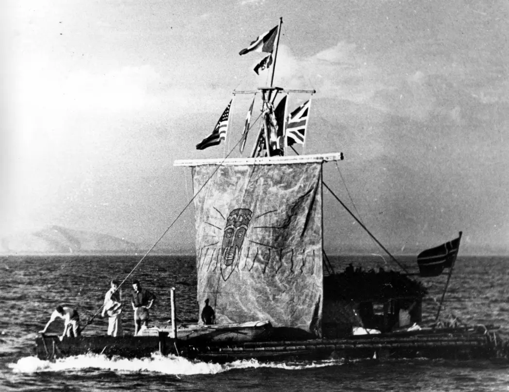 Heyerdahls suksess med Kon-Tiki blir etterfulgt av massiv kritikk: Teoriene hans blir mer eller mindre slaktet av resten av forskningsverdenen. (Foto: AP, NTB scanpix)
