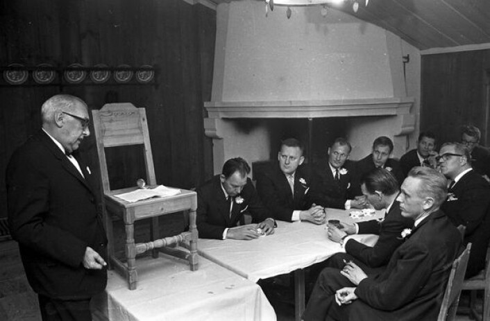 Tidligere elever fra Handelshøyskolen på tur i København, fFotografert juni 1966 av Leif Høel. (Foto: Norsk Folkemuseum) Tidligere elever fra Handelshøyskolen på tur i København, fFotografert juni 1966 av Leif Høel. (Foto: Norsk Folkemuseum)
