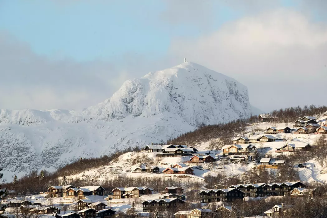 Hvert år bygges det tusenvis av nye hytter i norske fjell. Her er Beitostølen i Østre Slidre med Bitihorn i bakgrunnen. (Illustrasjonsfoto: Terje Pedersen / NTB scanpix)