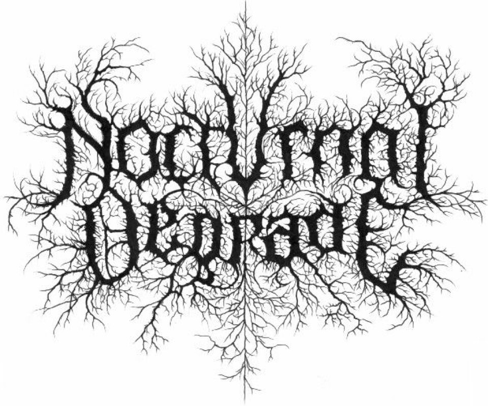 Noen bandnavn, som Nocturnal Degrade, er vanskelige å gjøre 100 prosent symmetriske, men her har Christophe Szpajdel klart å skape en symmetrisk harmoni i logoen.
