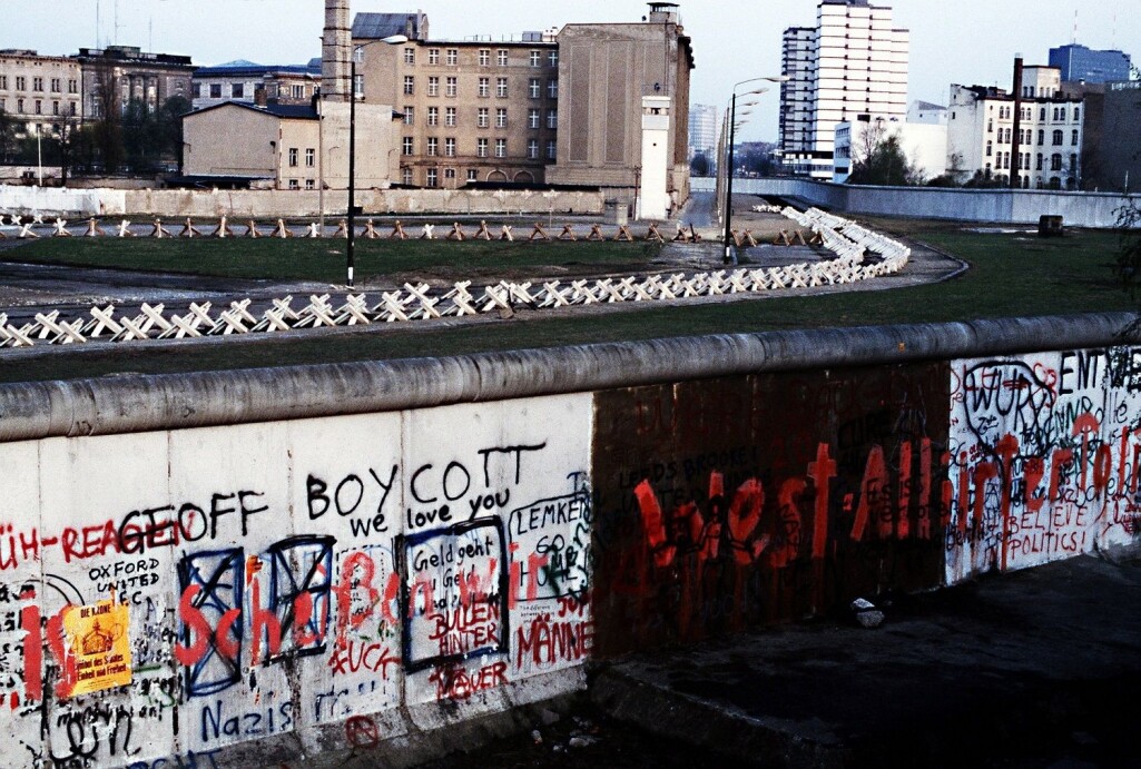 Berlinmuren ble reist av myndighetene i Øst-Tyskland fra 13. august 1961 tvers gjennom Berlin mellom det daværende Øst-Berlin og Vest-Berlin. (Foto: Everett Historical / Shutterstock / NTB scanpix) Berlinmuren ble reist av myndighetene i Øst-Tyskland fra 13. august 1961 tvers gjennom Berlin mellom det daværende Øst-Berlin og Vest-Berlin. (Foto: Everett Historical / Shutterstock / NTB scanpix)