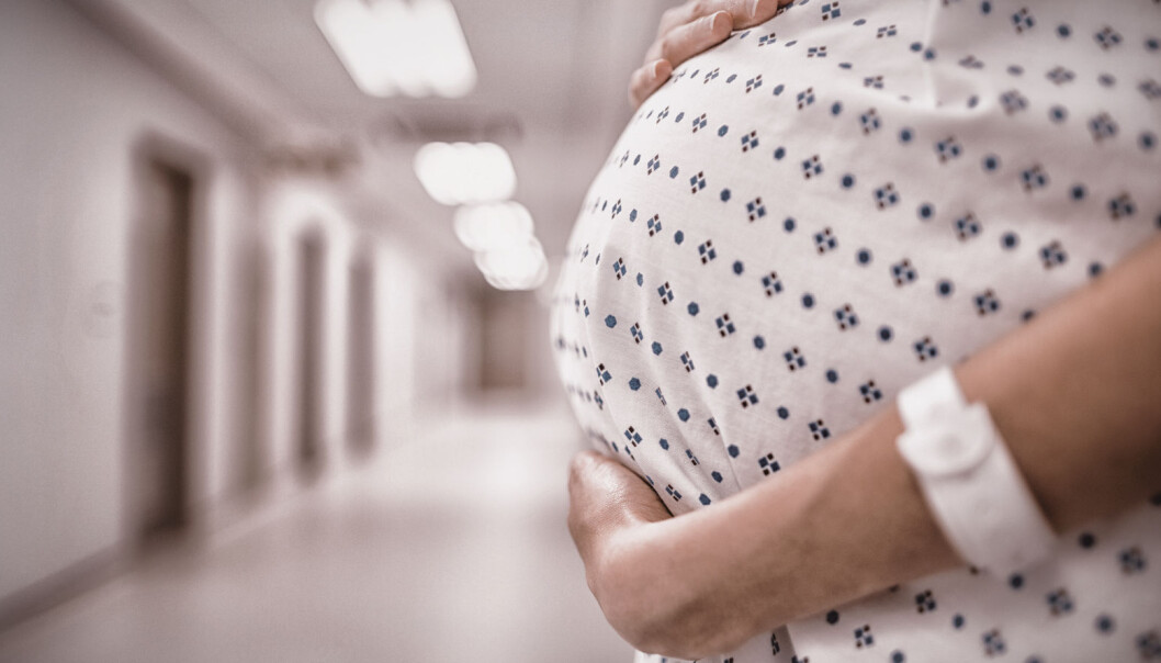 Etter flere dødfødsler ble forsøket stanset. Men betyr det at det er farlig for gravide å gå på overtid? (Illustrasjonsfoto: vectorfusionart / Shutterstock / NTB scanpix) Etter flere dødfødsler ble forsøket stanset. Men betyr det at det er farlig for gravide å gå på overtid? (Illustrasjonsfoto: vectorfusionart / Shutterstock / NTB scanpix)