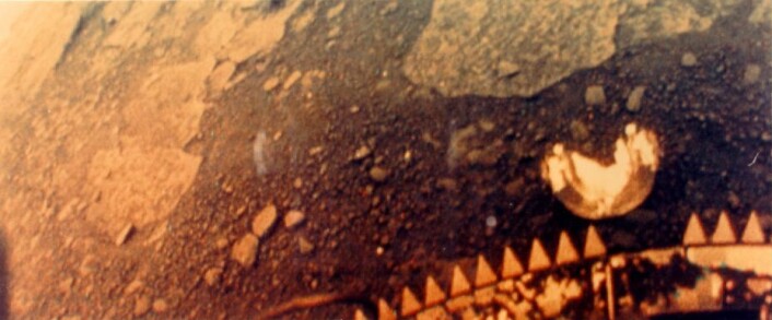 Bilde av Venus' overflate tatt av Venera 13 (Foto: USSR/Preserved by the NASA National Space Science Data Center) Bilde av Venus' overflate tatt av Venera 13 (Foto: USSR/Preserved by the NASA National Space Science Data Center)