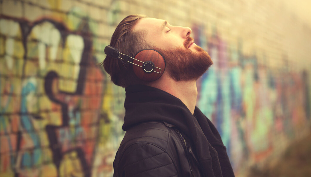 Musikk bidrar til å frigjøre dopamin og endorfin, såkalte lykkehormoner, i hjernen. (Illustrasjon: Africa Studio / Shutterstock / NTB scanpix) Musikk bidrar til å frigjøre dopamin og endorfin, såkalte lykkehormoner, i hjernen. (Illustrasjon: Africa Studio / Shutterstock / NTB scanpix)