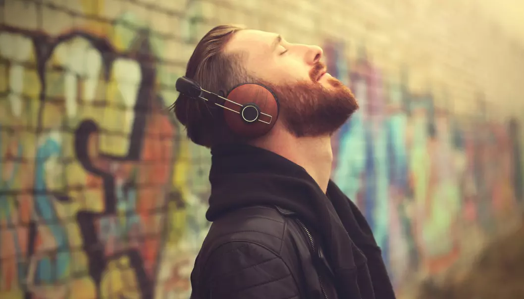 Musikk bidrar til å frigjøre dopamin og endorfin, såkalte lykkehormoner, i hjernen. (Illustrasjon: Africa Studio / Shutterstock / NTB scanpix)