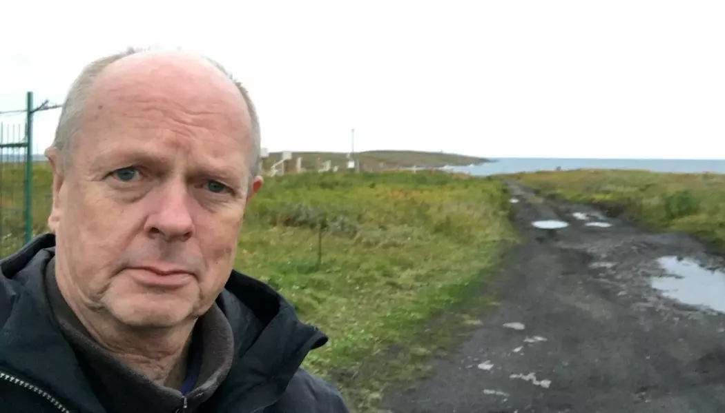 Morten Jentoft har skrevet bok om Kola-nordmennene. Her et bilde av ham tatt i Tsypnavolok på Fiskerhalvøya i 2017. I denne bygda bodde om lag halvparten av nordmennene.