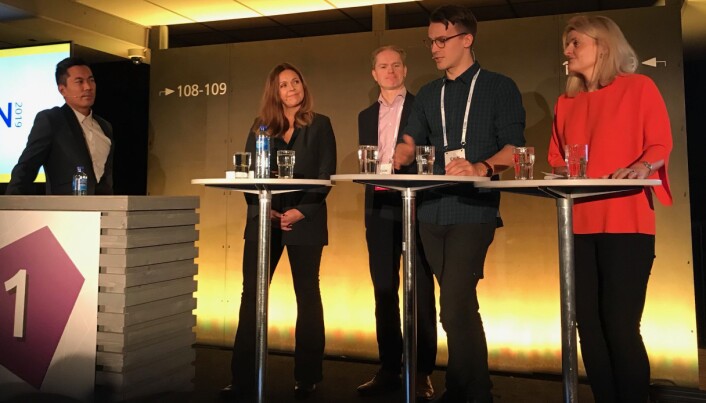 Programleder i NRK Christian Strand ledet en paneldebatt om gentesting under EHIN-konferansen denne uka. Fra venstre Anne Kjersti Befring, Ole Johan Borge, Håvard Kristoffersen Hansen og Inger Lise Blyverket. (Foto: Siw Ellen Jakobsen) Programleder i NRK Christian Strand ledet en paneldebatt om gentesting under EHIN-konferansen denne uka. Fra venstre Anne Kjersti Befring, Ole Johan Borge, Håvard Kristoffersen Hansen og Inger Lise Blyverket. (Foto: Siw Ellen Jakobsen)