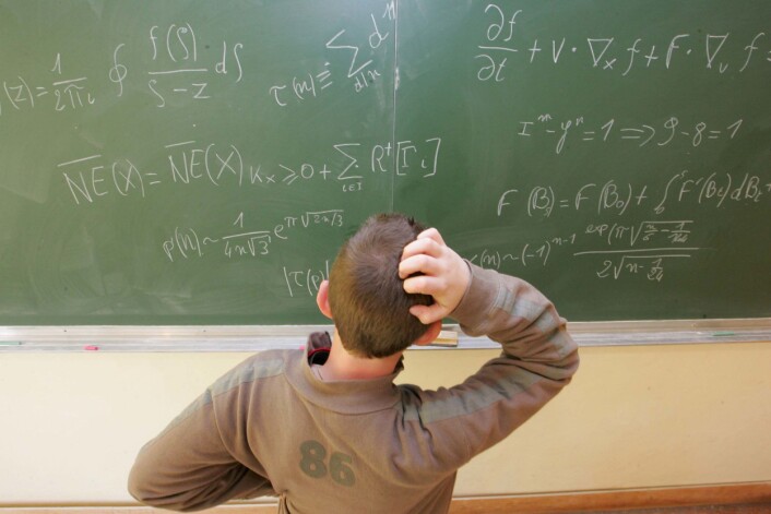"En indirekte følge av matematikkangst er at man velger bort all matematikkrelatert utdanning, noe som i følge forskerne gjør at man kan gå glipp av mange yrkesmuligheter. (Illustrasjonsfoto: www.colourbox.no)" (Illustrasjonsfoto: www.colourbox.no) "En indirekte følge av matematikkangst er at man velger bort all matematikkrelatert utdanning, noe som i følge forskerne gjør at man kan gå glipp av mange yrkesmuligheter. (Illustrasjonsfoto: www.colourbox.no)" (Illustrasjonsfoto: www.colourbox.no)