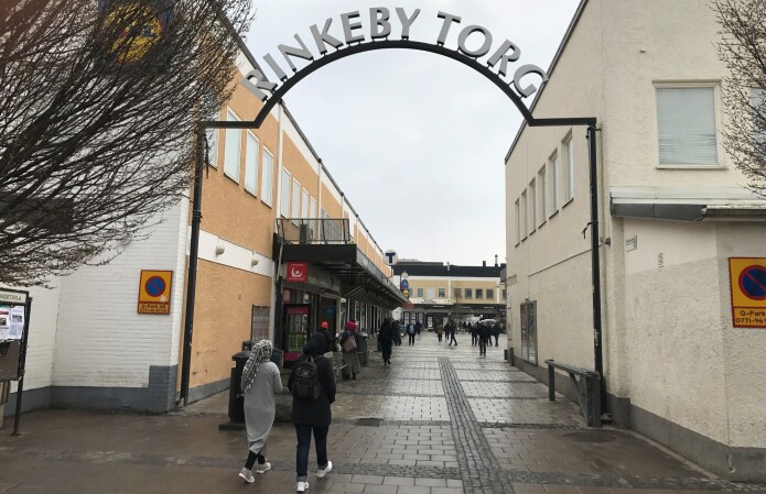 Sverige-baserte Foster tror folk i Stockholms forsteder kan føle seg isolerte når offentlige tilbud og kultur ligger inne i byen. Sverige-baserte Foster tror folk i Stockholms forsteder kan føle seg isolerte når offentlige tilbud og kultur ligger inne i byen.