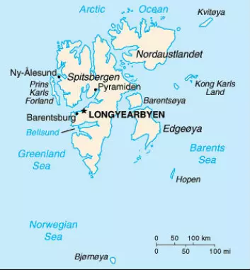 "Kart over Svalbard. Fiskeøglen be funnet i munningen av Sauriedalen på nordsiden av Isfjorden, den store fjorden du ser begynner fra venstre (ved Barentsburg.) Kart: The World Factbook, CIA."