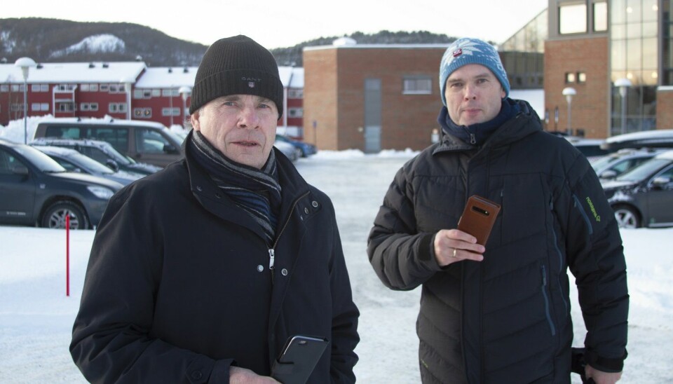 Professor Finn Jørgensen (til venstre) og førsteamanuensis Thor-Erik Sandberg Hanssen har sett nærmere på bruk av blant annet mobiltelefon i bil.
