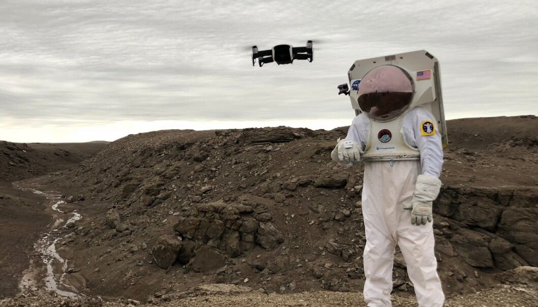 Hansken gjør styring av droner mer fleksibel og presis. Her testes den på Devon Island. Hansken gjør styring av droner mer fleksibel og presis. Her testes den på Devon Island.