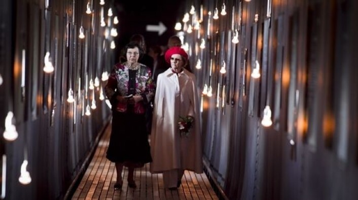 Dronning Sonja åpnet Steilneset Minnested. Her sammen med kronikkforfatteren, Liv Helene Willumsen, som er ekspert på trolldomsprosessene i Finnmark og har doktorgrad om emnet. (Foto: Heiko Junge, Scanpix) Dronning Sonja åpnet Steilneset Minnested. Her sammen med kronikkforfatteren, Liv Helene Willumsen, som er ekspert på trolldomsprosessene i Finnmark og har doktorgrad om emnet. (Foto: Heiko Junge, Scanpix)