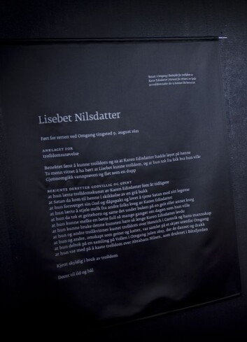 Hver av ofrene for trolldomsprosessene i Finnmark har fått en minneplakett hver på Steilneset Minnested. Liv Helene Willumsen har skrevet tekstene i minnehallen. (Foto: Heiko Junge, Scanpix) Hver av ofrene for trolldomsprosessene i Finnmark har fått en minneplakett hver på Steilneset Minnested. Liv Helene Willumsen har skrevet tekstene i minnehallen. (Foto: Heiko Junge, Scanpix)