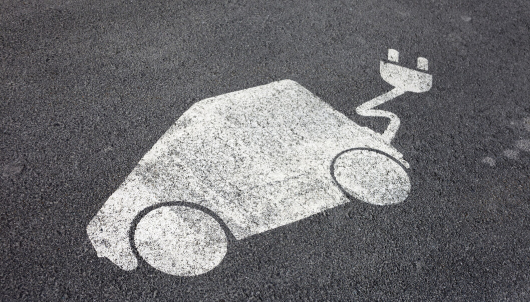 Erling Holden arbeider blant annet med å tallfeste elbilen som transportmiddel. Hvor miljøvennlig er den egentlig? Erling Holden arbeider blant annet med å tallfeste elbilen som transportmiddel. Hvor miljøvennlig er den egentlig?