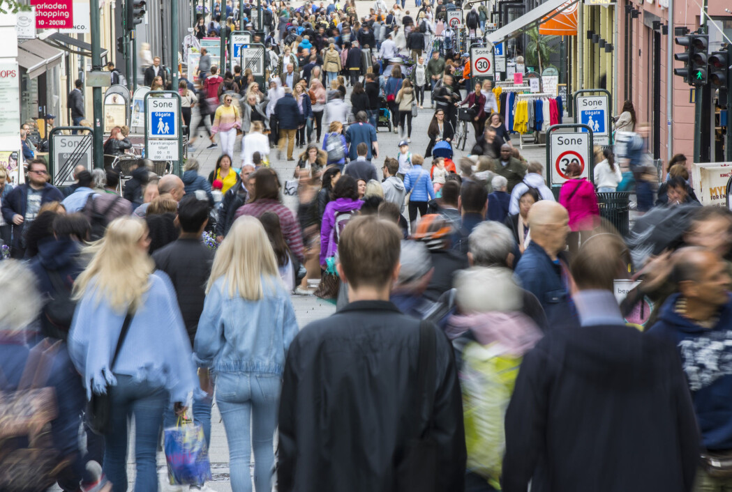 Ved utgangen av tredje kvartal 2019 bor det 5 356 800 personer i Norge, det er 33 850 flere enn til samme tid i fjor. Ved utgangen av tredje kvartal 2019 bor det 5 356 800 personer i Norge, det er 33 850 flere enn til samme tid i fjor.
