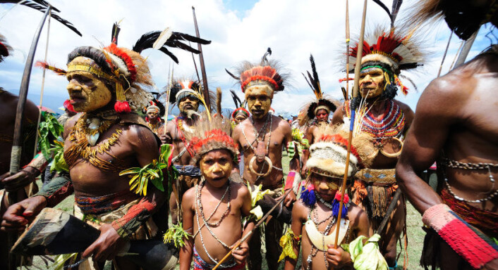 Urfolk fra Papua Ny-Guinea viser frem, tradisjonelle drakter og hodepryder under Goroka Tribal Festival i 2011. (Foto: iStockphoto) Urfolk fra Papua Ny-Guinea viser frem, tradisjonelle drakter og hodepryder under Goroka Tribal Festival i 2011. (Foto: iStockphoto)