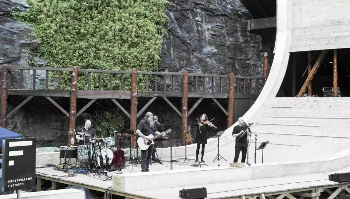Koplinga av musikk og lokal historie trakk langvegsfarande kulturturistar til Moster.