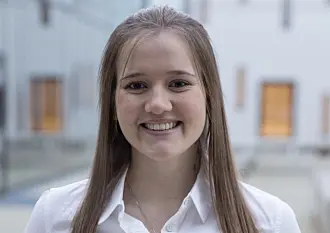 – Jeg tror flere hadde ønsket å studere økonomi dersom de visste mer om hvor bredt studiet er, sier student Ingrid Stolt-Nielsen. – Jeg tror flere hadde ønsket å studere økonomi dersom de visste mer om hvor bredt studiet er, sier student Ingrid Stolt-Nielsen.