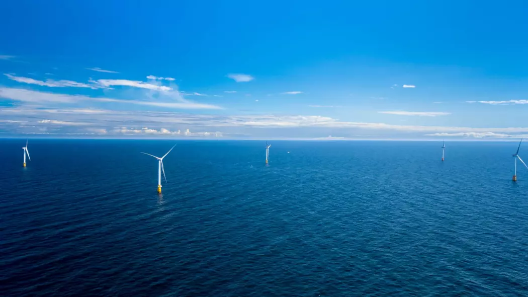 Bildet viser en del av verdens første flytende vindpark, Hywind Scotland