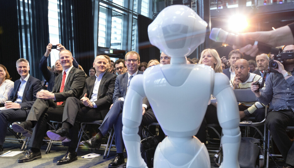 Kunstig intelligens er på full fart inn i norske firmaer og offentlige virksomheter. Bildet er fra en konferanse om kunstig intelligens arrangert av Telenor og Abelia.